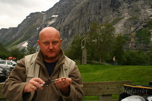 Norwegia (1670).JPG - Norwegia - pod ścianą Trolli